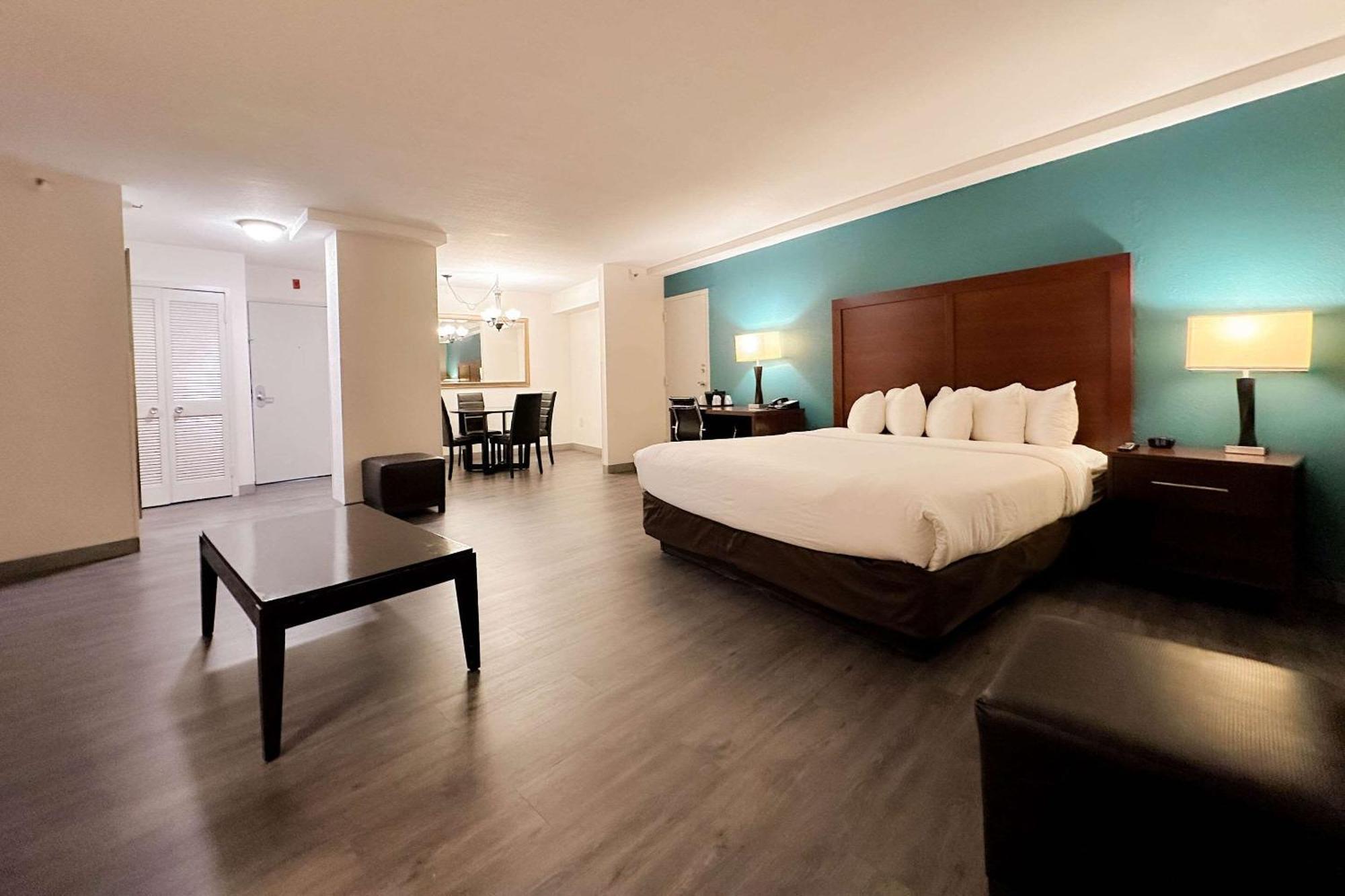 Comfort Inn & Suites Kissimmee By The Parks Four Corners Buitenkant foto