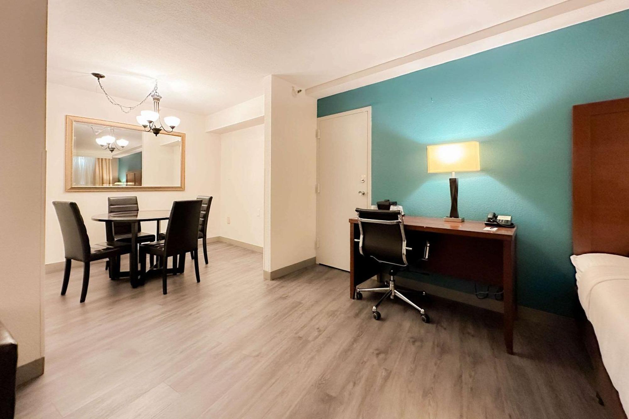 Comfort Inn & Suites Kissimmee By The Parks Four Corners Buitenkant foto