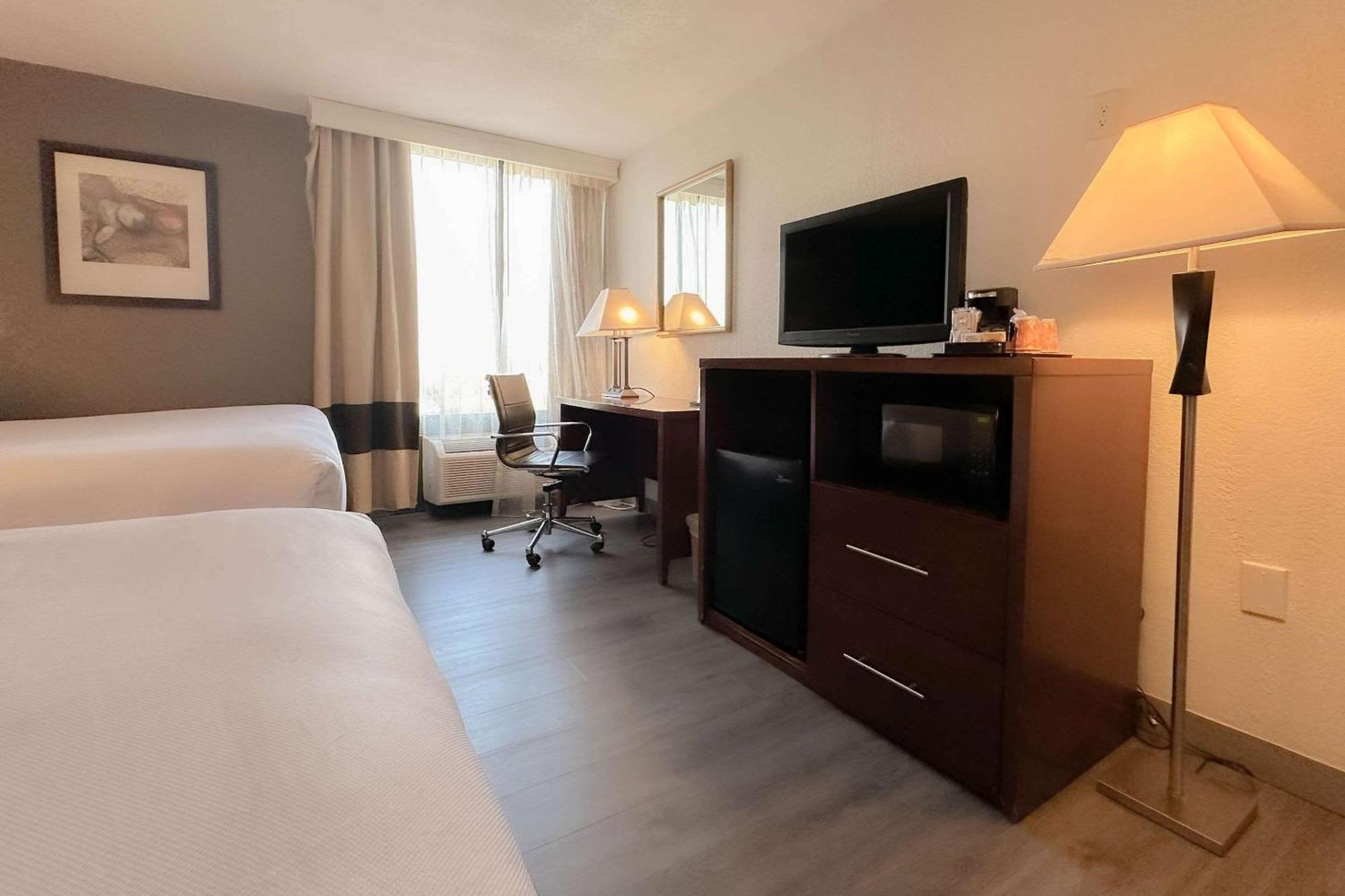Comfort Inn & Suites Kissimmee By The Parks Four Corners Buitenkant foto