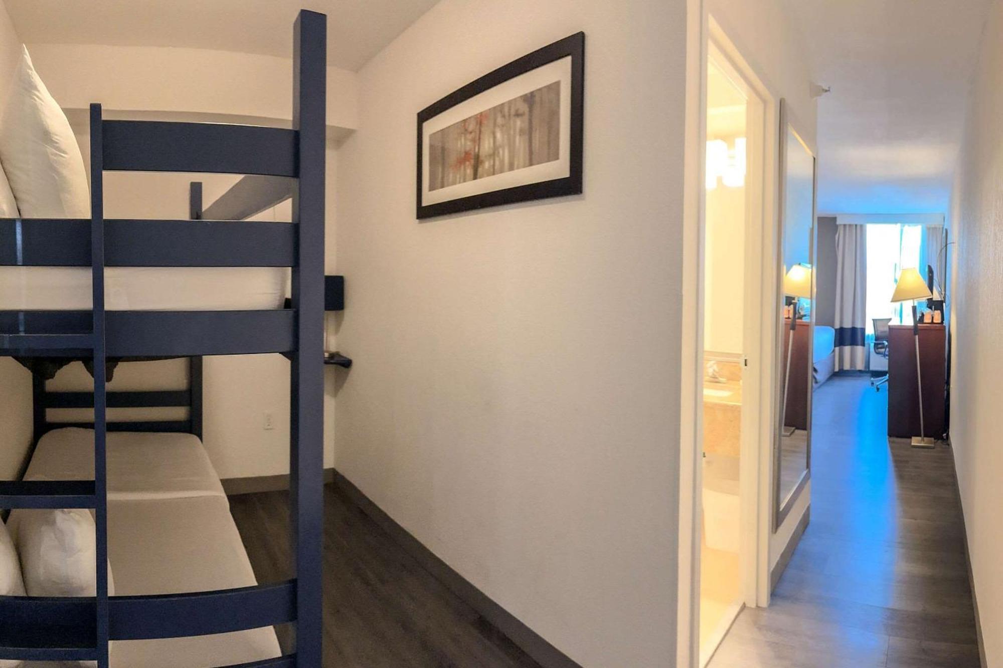 Comfort Inn & Suites Kissimmee By The Parks Four Corners Buitenkant foto
